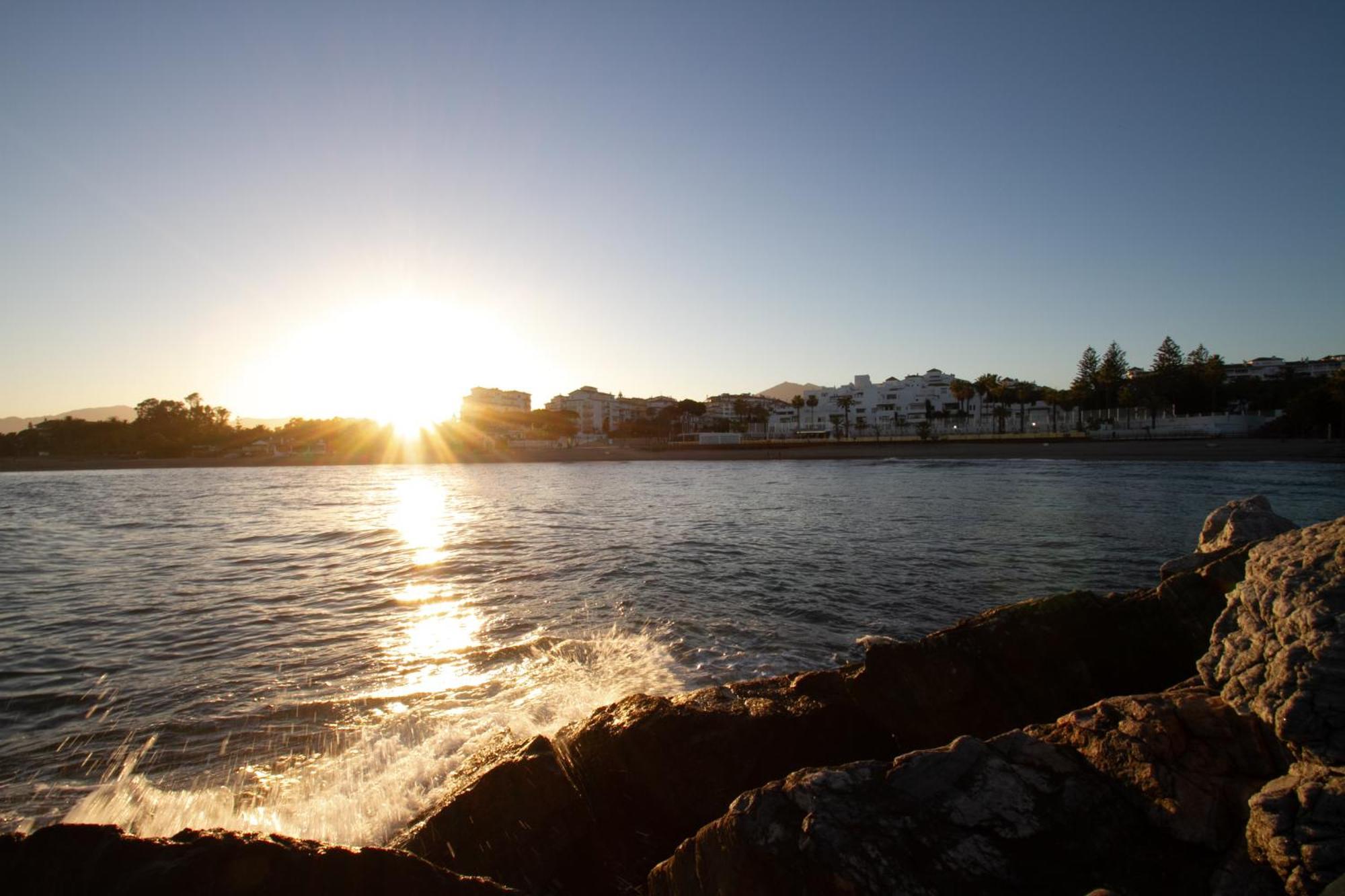 Marbella Banus Suites - Lily Playas Del Duque Banus Beach Apartment Bagian luar foto