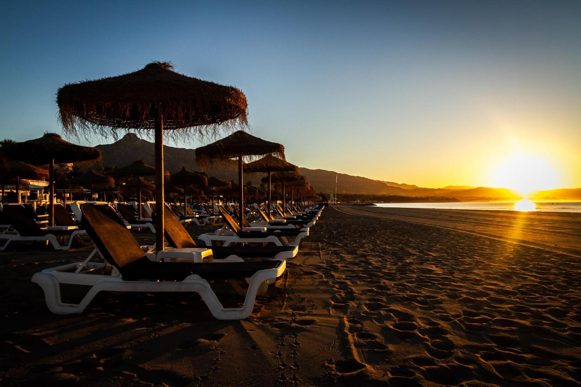 Marbella Banus Suites - Lily Playas Del Duque Banus Beach Apartment Bagian luar foto