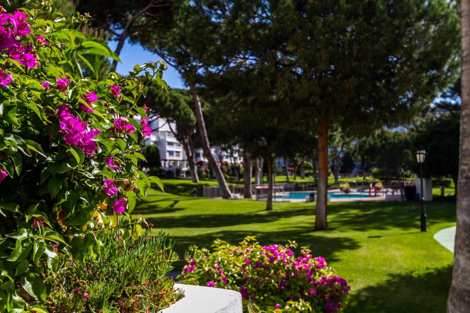 Marbella Banus Suites - Lily Playas Del Duque Banus Beach Apartment Bagian luar foto